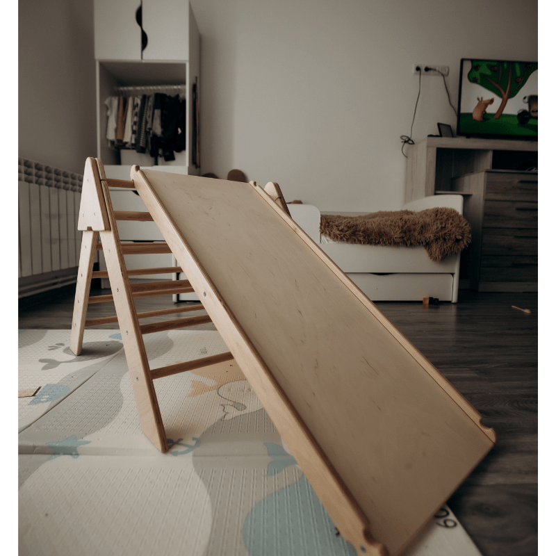 Triângulo Pikler com Rampa Deslizante – Luna Toys - O Gato das Fraldas